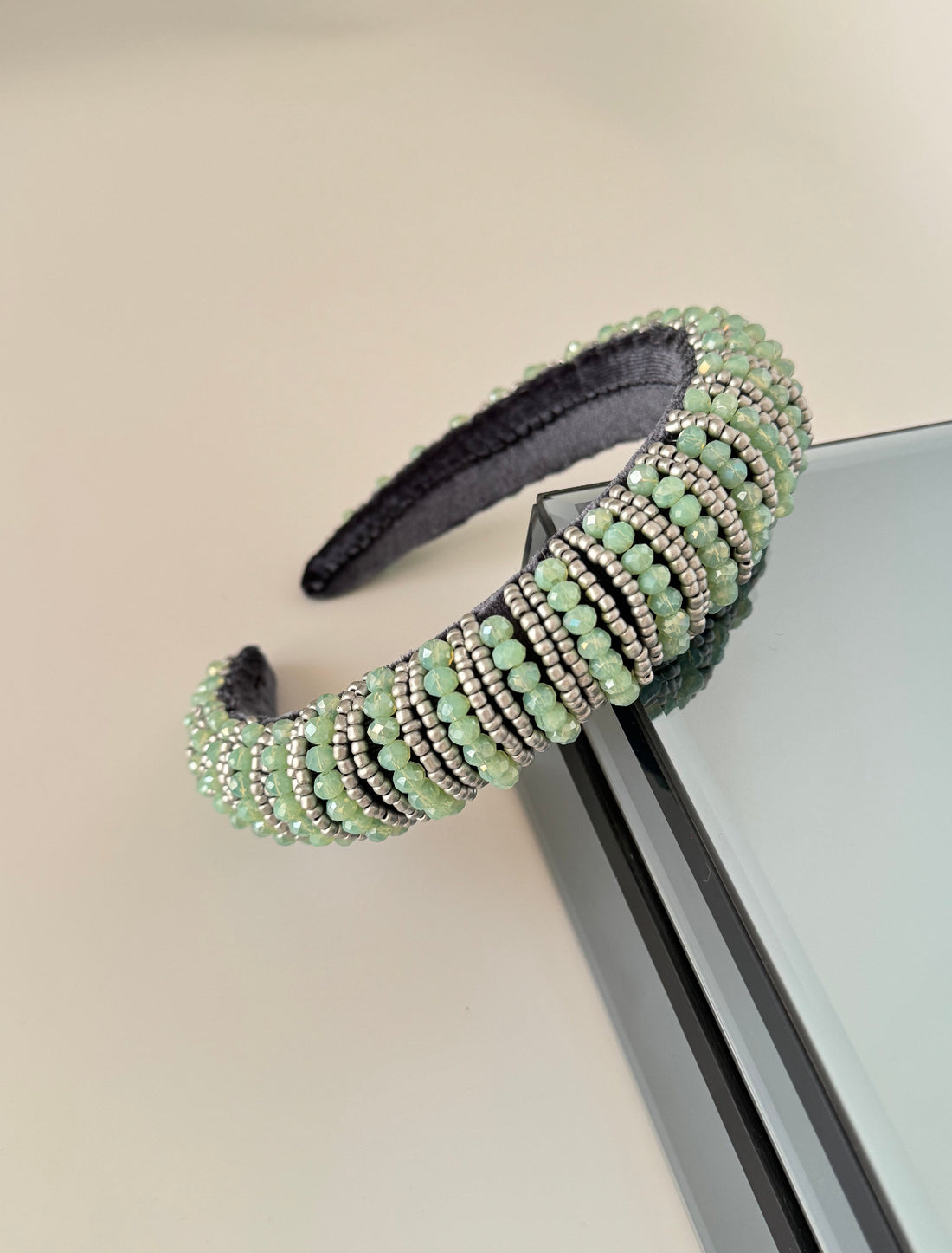 MAHTEN İTHAL YEŞİL BONCUKLU TAÇ