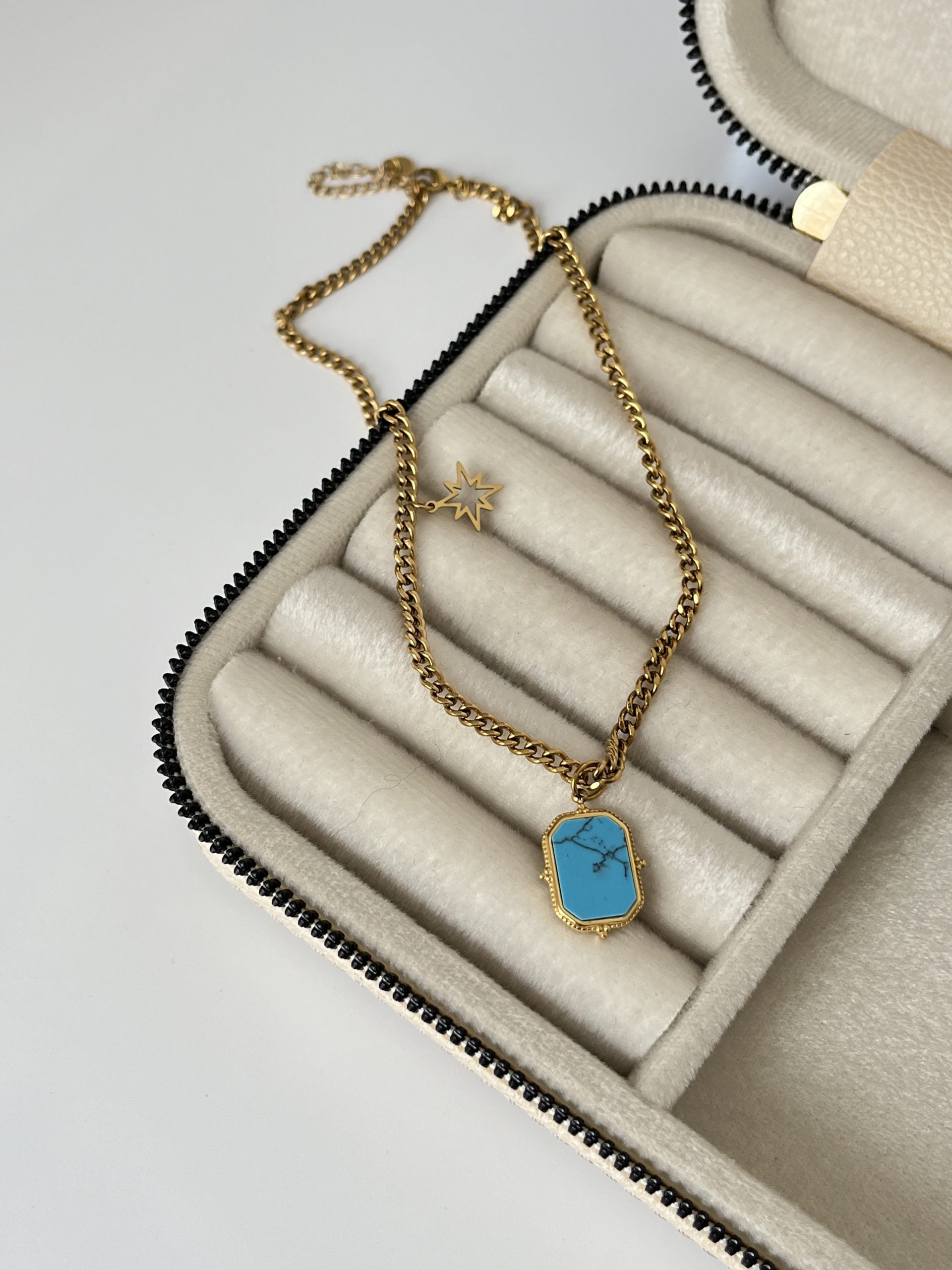 MAVİ ÇERÇEVELİ YILDIZ DETAYLI GOLD ÇELİK KOLYE