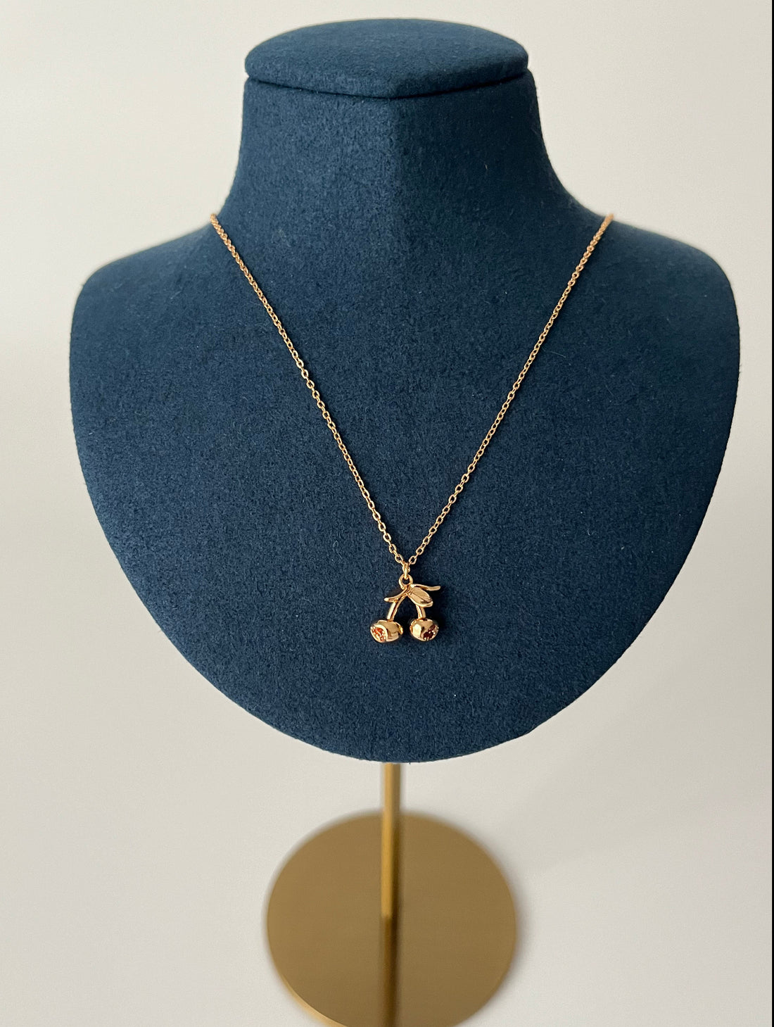 KİRAZ UÇLU GOLD ÇELİK KOLYE