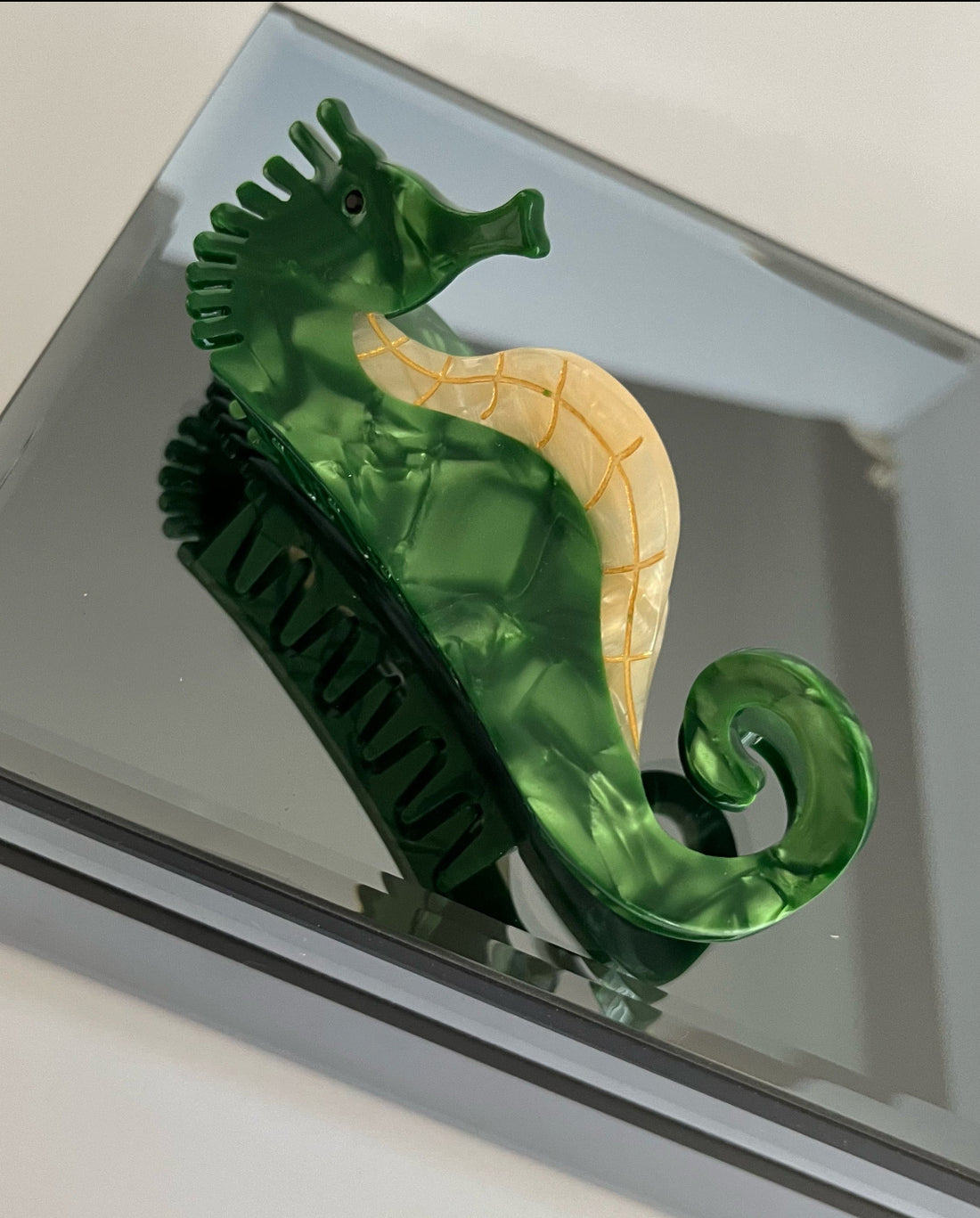 İTHAL DENİZ ATI DESENLİ KEMİK MANDAL TOKA