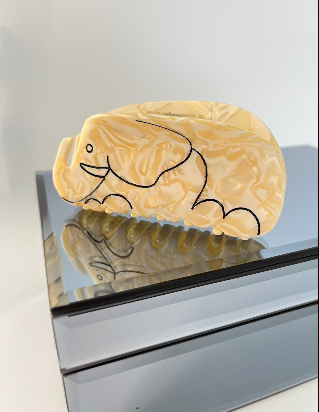 İTHAL FİL DESENLİ KREM KEMİK MANDAL TOKA