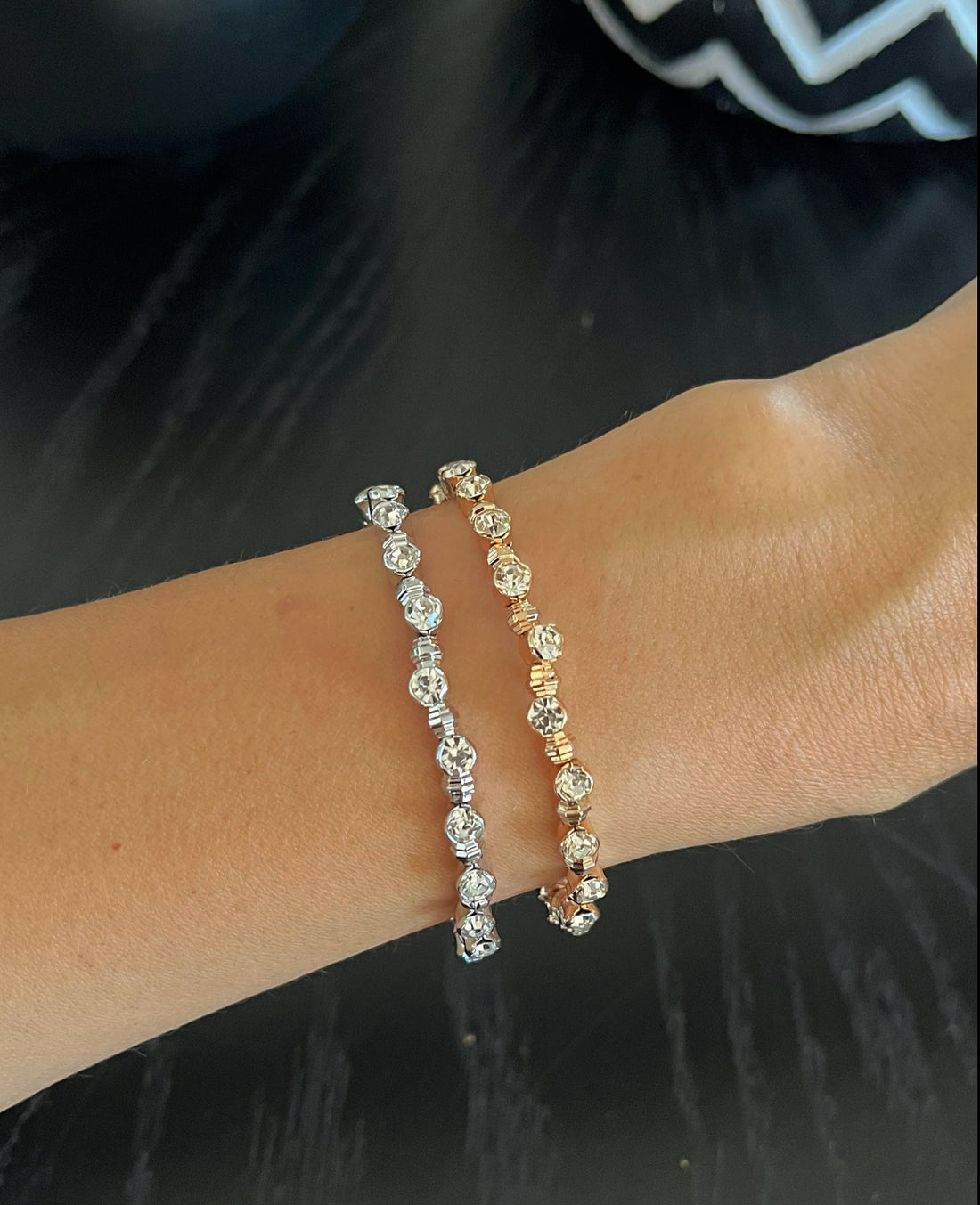 TAŞ DETAYLI YAYLI SİLVER KELEPÇE BİLEZİK