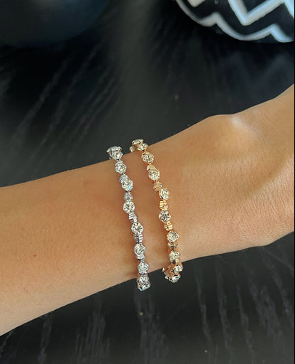 TAŞ DETAYLI YAYLI SİLVER KELEPÇE BİLEZİK