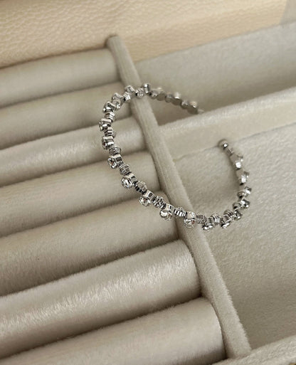 TAŞ DETAYLI YAYLI SİLVER KELEPÇE BİLEZİK