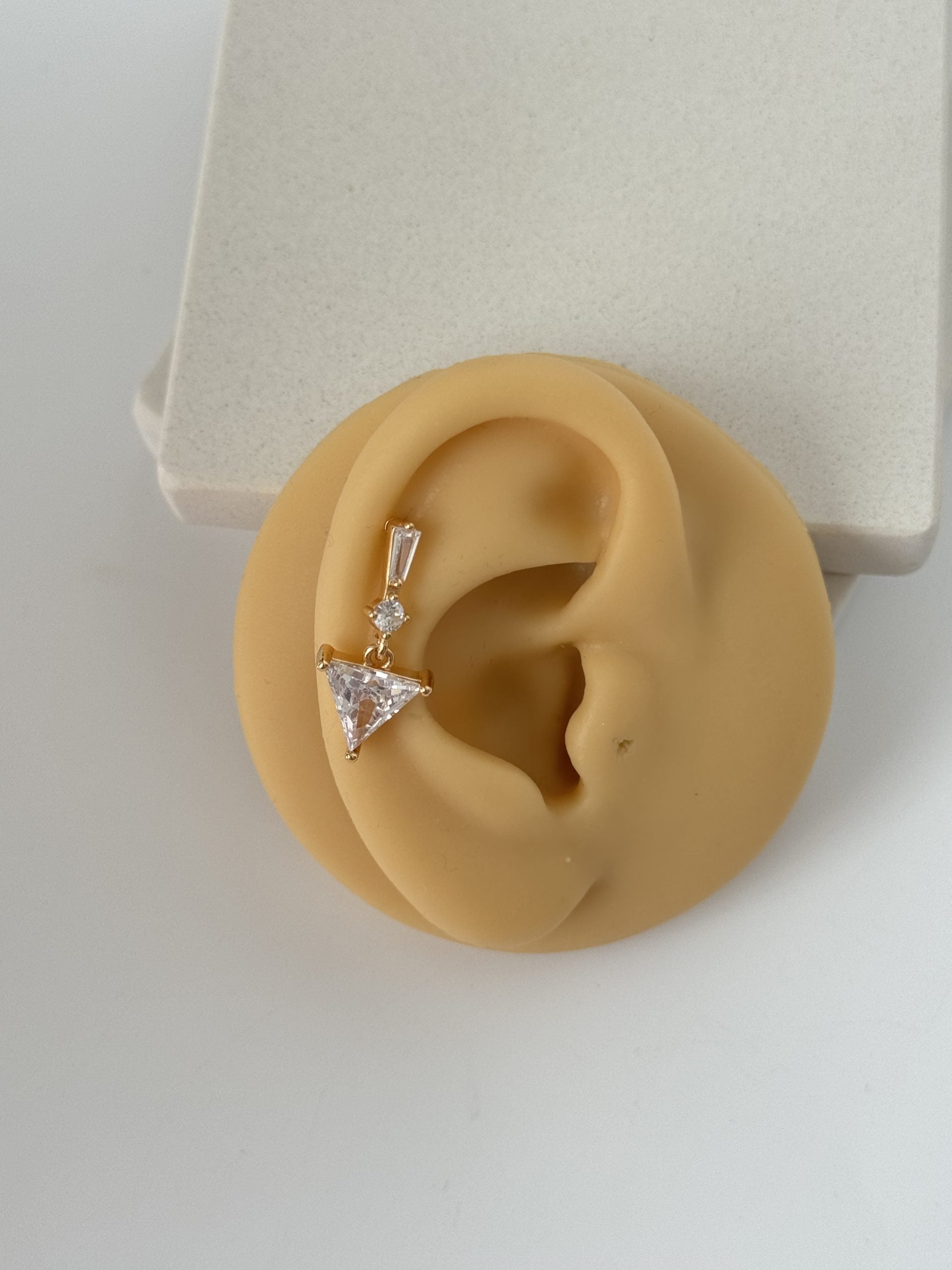 BAGET TAŞLI SALLANTILI GOLD TRAGUS PİERCİNG