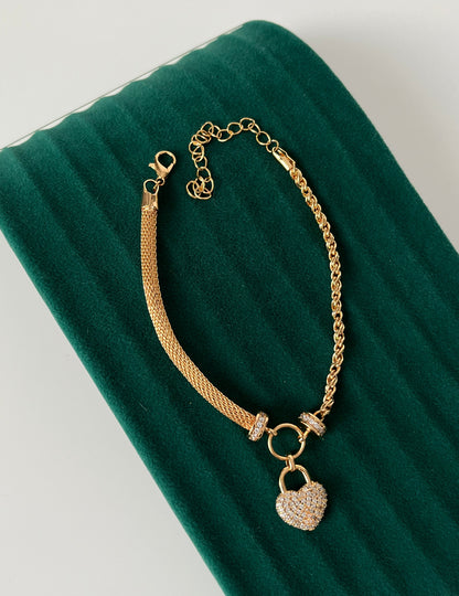 İTHAL KALPLİ KİLİT DETAYLI GOLD BİLEKLİK
