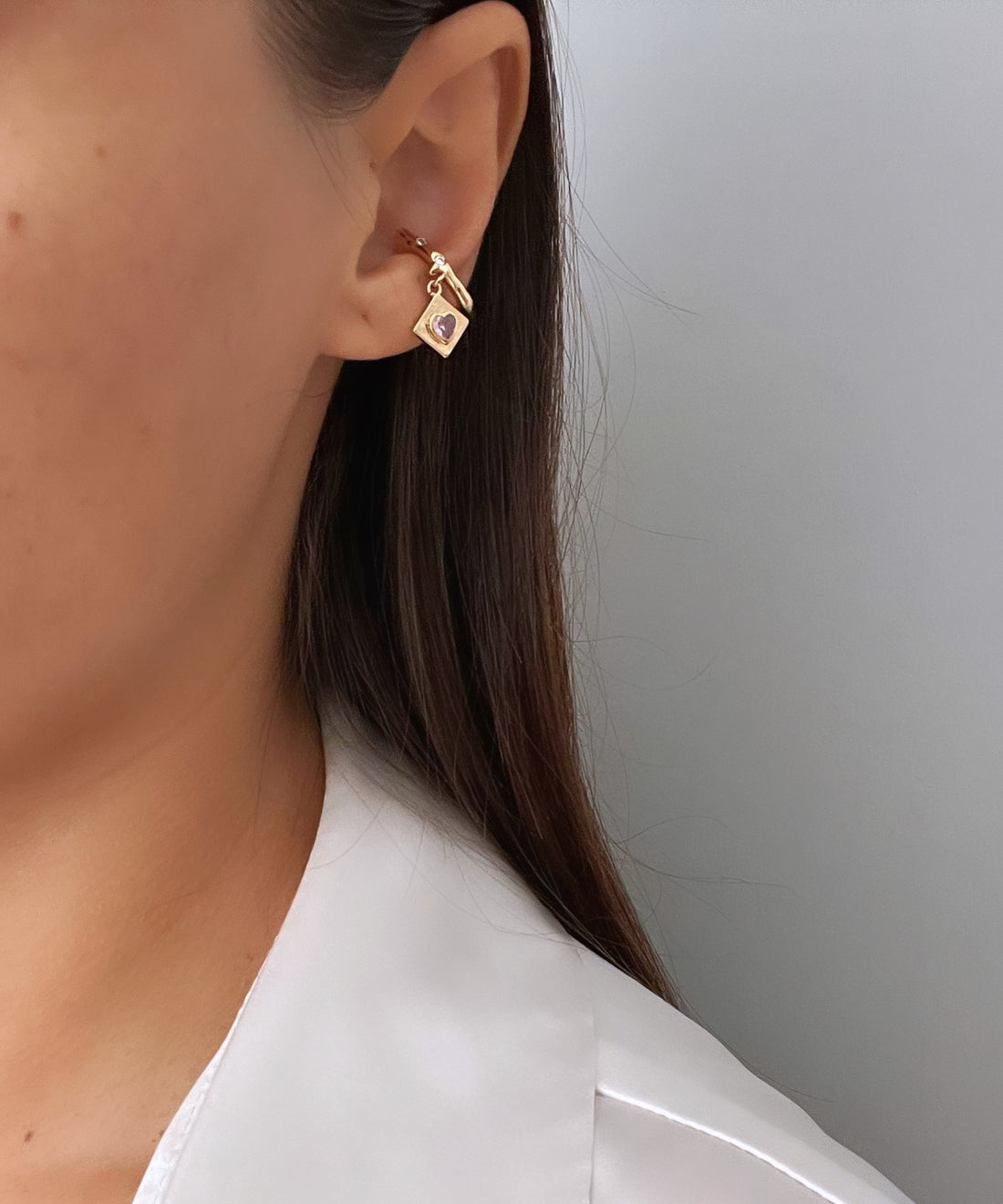 KALP DETAYLI SALLANTILI KIKIRDAK KÜPE EARCUFF