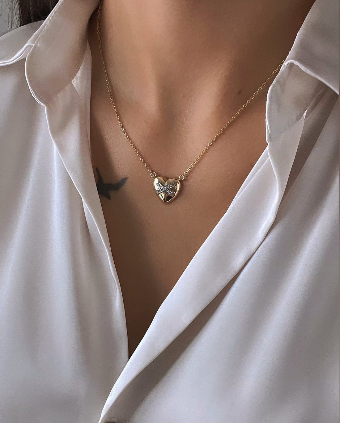 KALP DETAYLI ÇELİK MARKA MODEL GOLD KOLYE