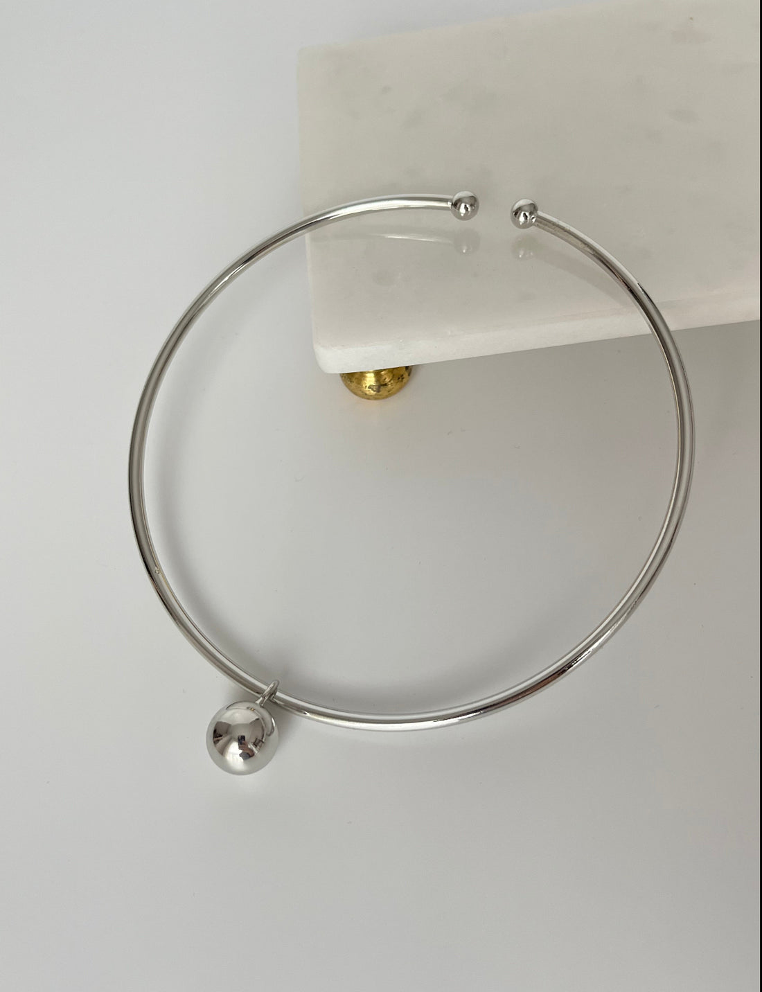 İTHAL TOP DETAYLI CHOKER SİLVER KOLYE