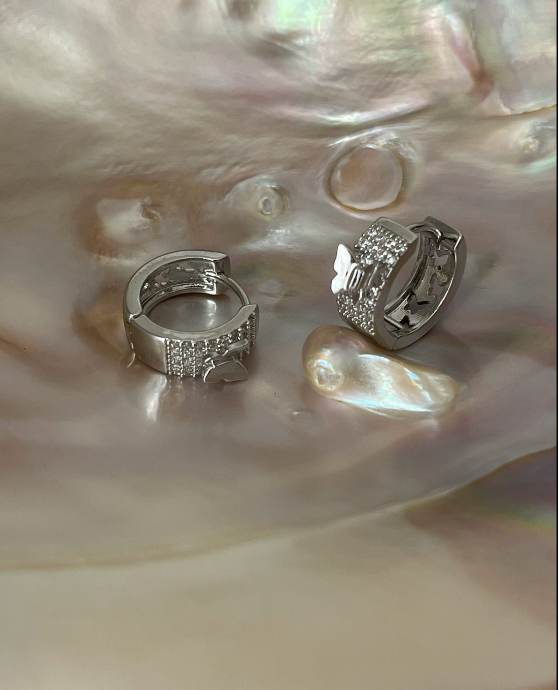 KELEBEK DETAYLI İTHAL SİLVER HALKA KÜPE