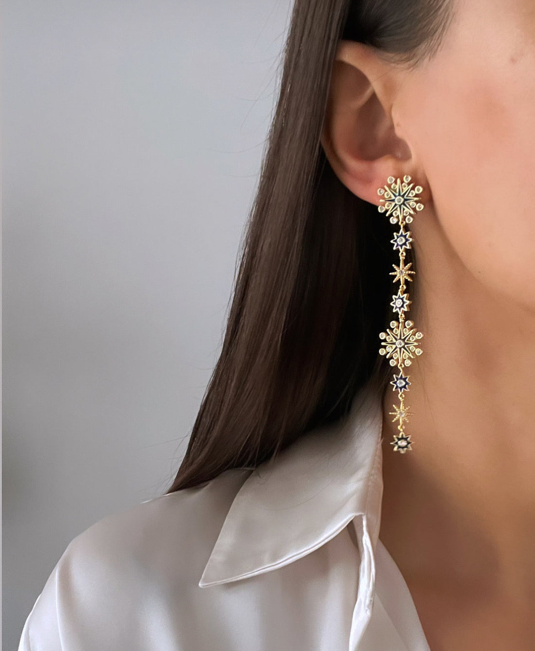 İTHAL MAVİLİ SALLANTILI YILDIZ DETAYLI GOLD KÜPE