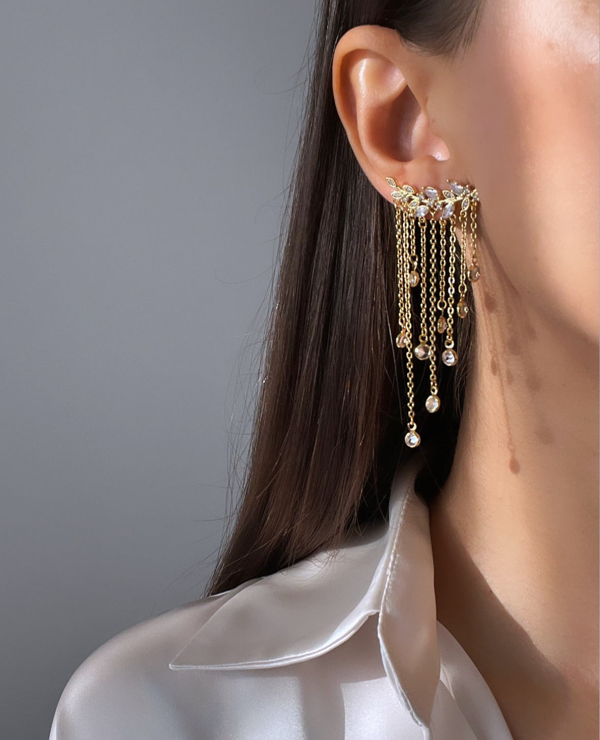 TAŞLI PÜSKÜLLÜ GOLD KÜPE