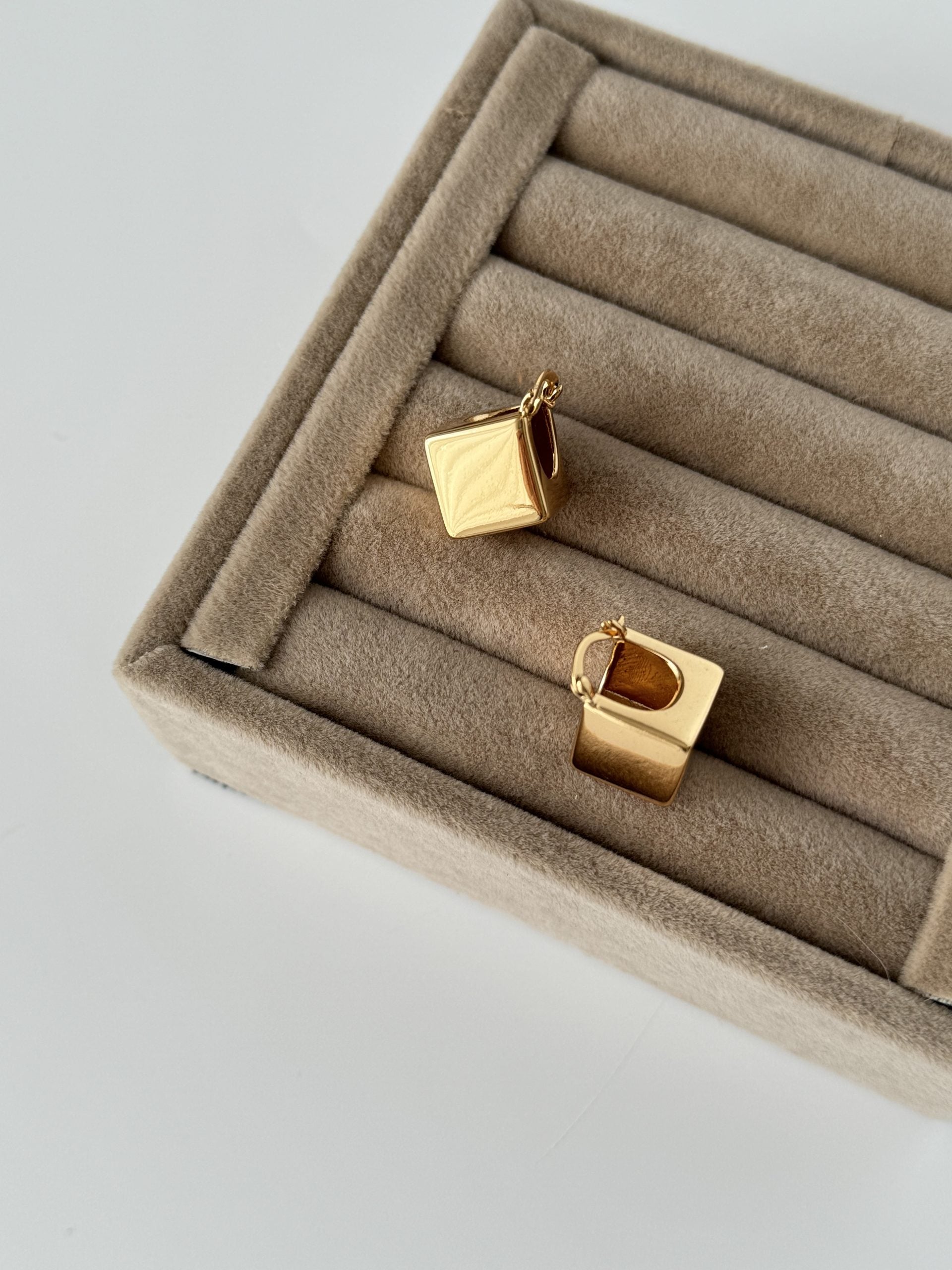 İTHAL KÜPLÜ GOLD KÜPE