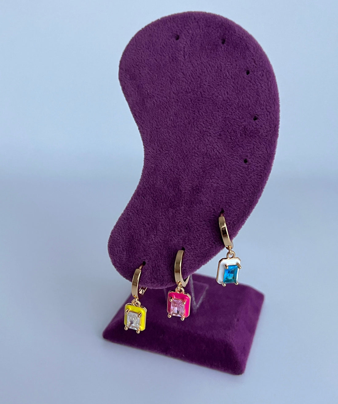 RENKLİ TAŞLI GOLD BAGET 3LÜ KÜPE SETİ