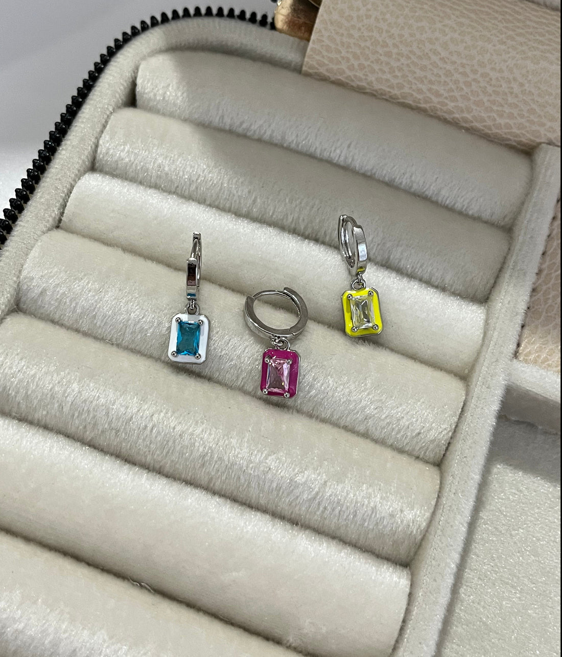 RENKLİ TAŞLI SİLVER BAGET 3LÜ KÜPE SETİ