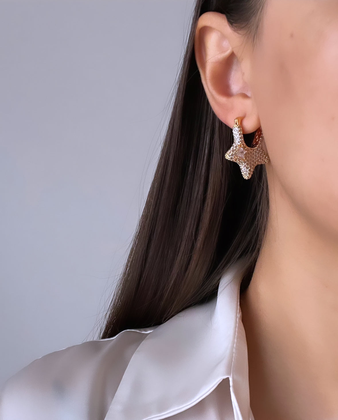 İTHAL YILDIZ DETAYLI ZİRKON TAŞLI GOLD KÜPE