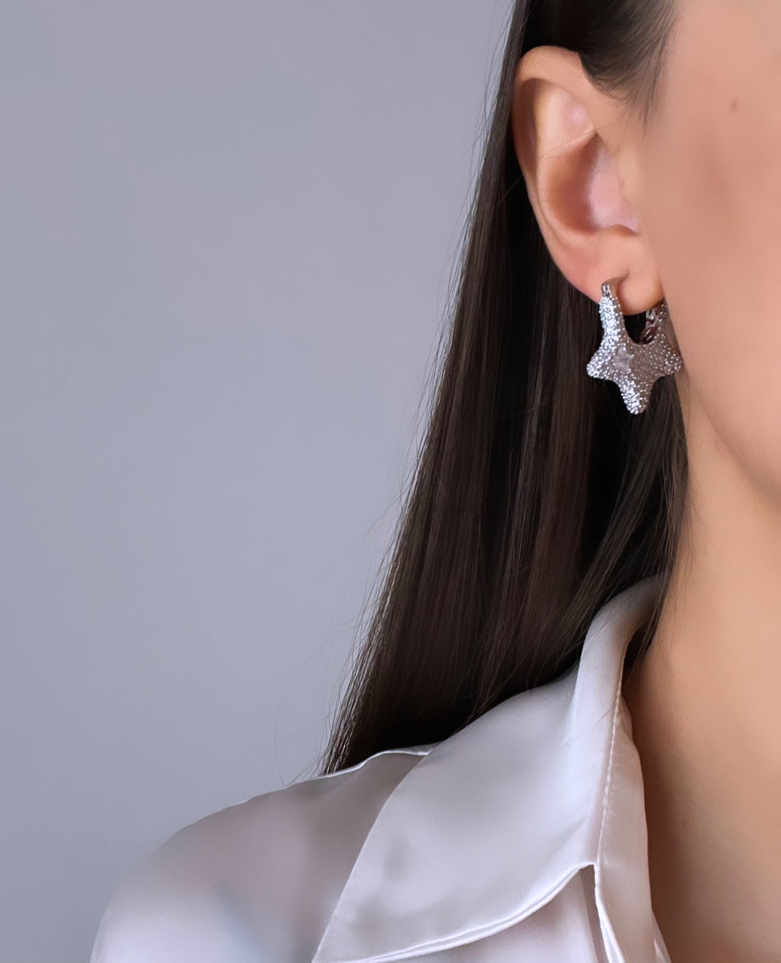 İTHAL YILDIZ DETAYLI ZİRKON TAŞLI SİLVER KÜPE