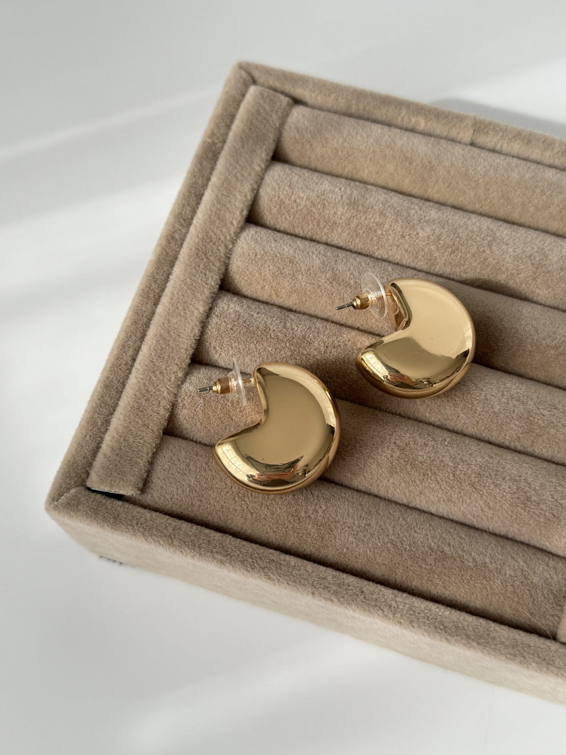 İTHAL PAC-MAN BOMBELİ GOLD KÜPE