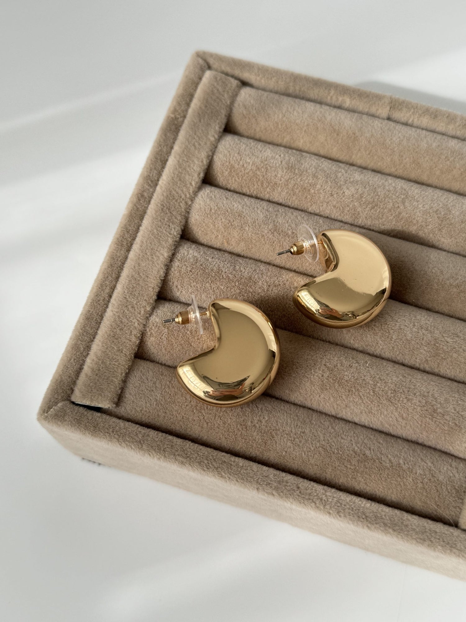 İTHAL PAC-MAN BOMBELİ GOLD KÜPE