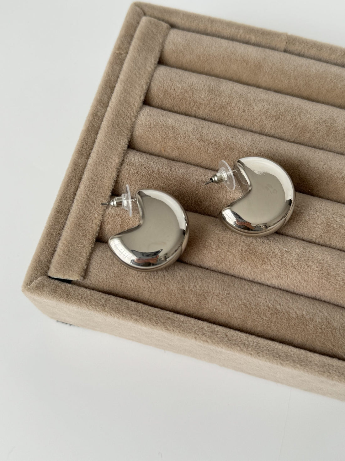 İTHAL PAC-MAN BOMBELİ SİLVER KÜPE