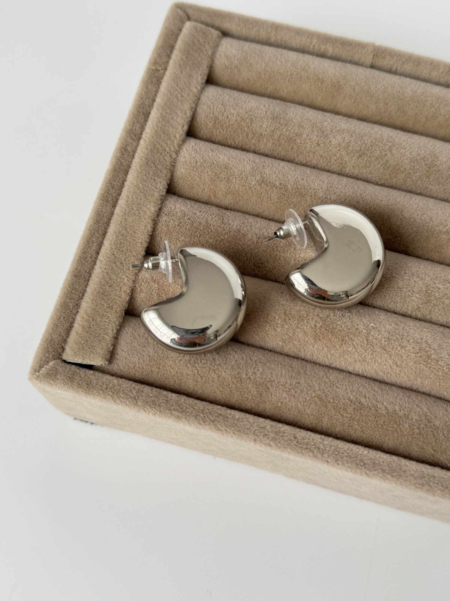 İTHAL PAC-MAN BOMBELİ SİLVER KÜPE