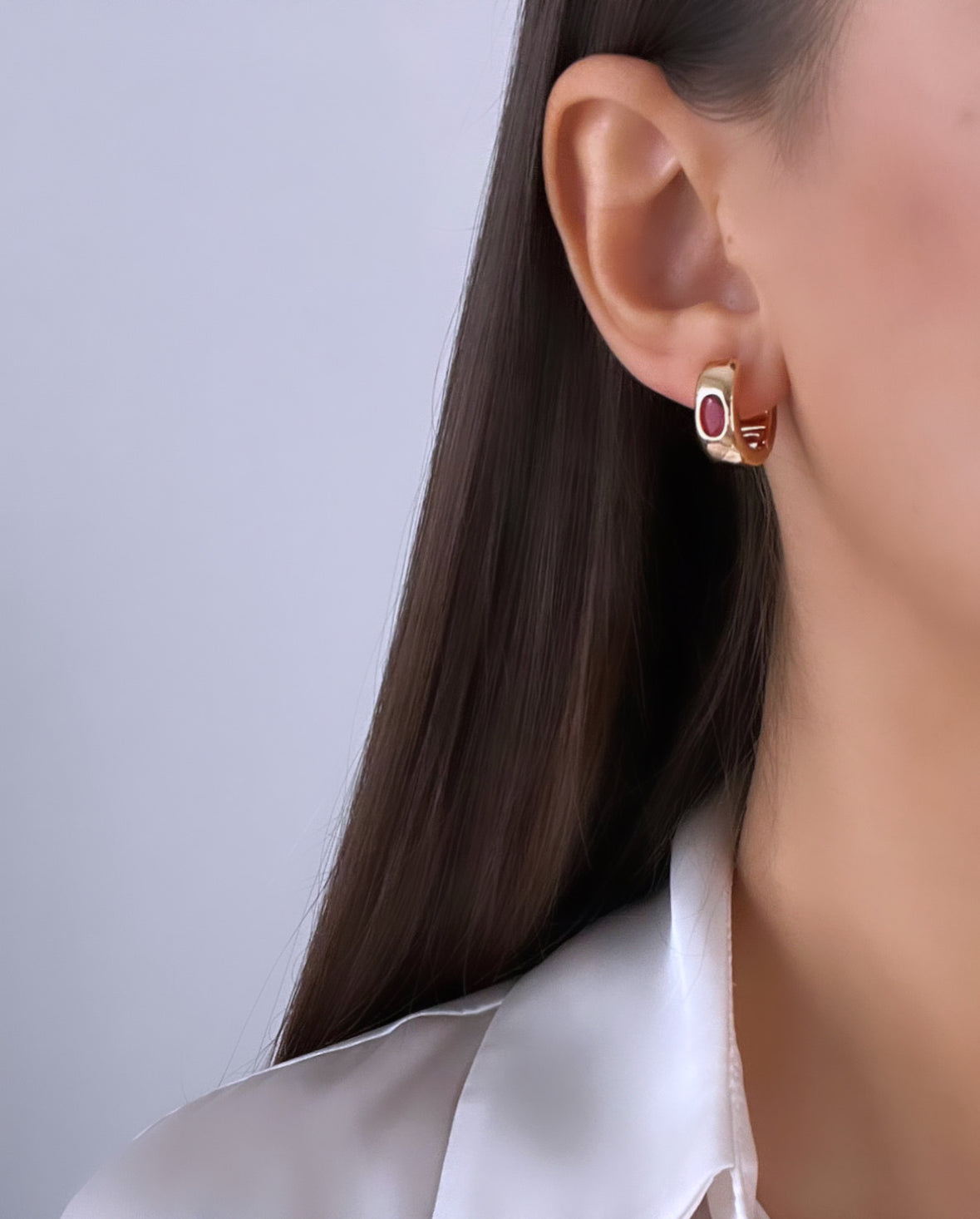 KIRMIZI TAŞLI GOLD HALKA KÜPE