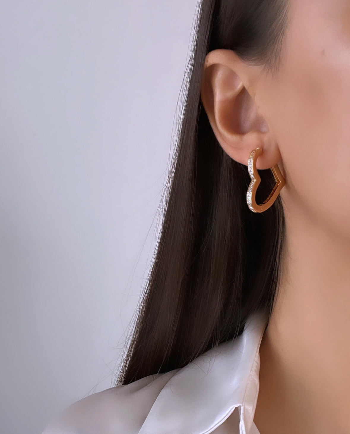 ZİRKON TAŞLI KALPLİ GOLD HALKA KÜPE