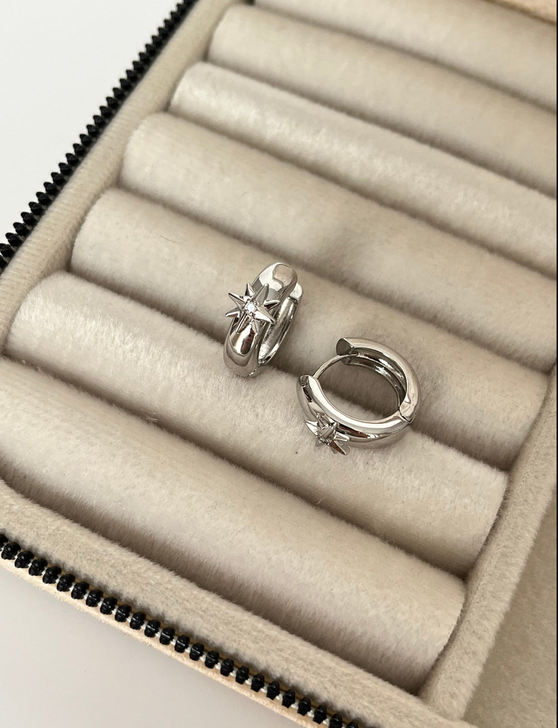 KUZEY YILDIZI DETAYLI SİLVER HALKA KÜPE