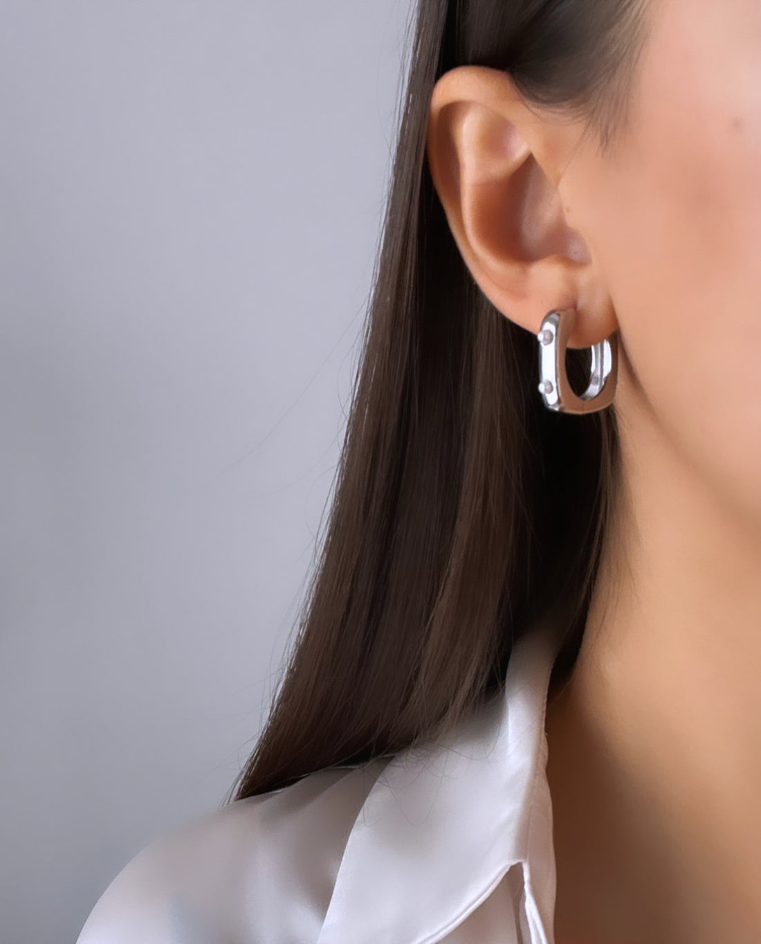 İTHAL İNCİ DETAYLI KARE HALKA SİLVER KÜPE