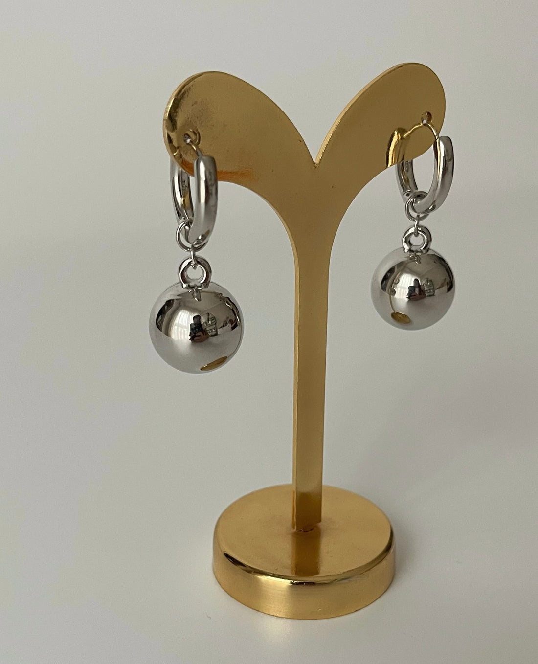 MASİDE İTHAL TOP DETAYLI SİLVER HALKA KÜPE