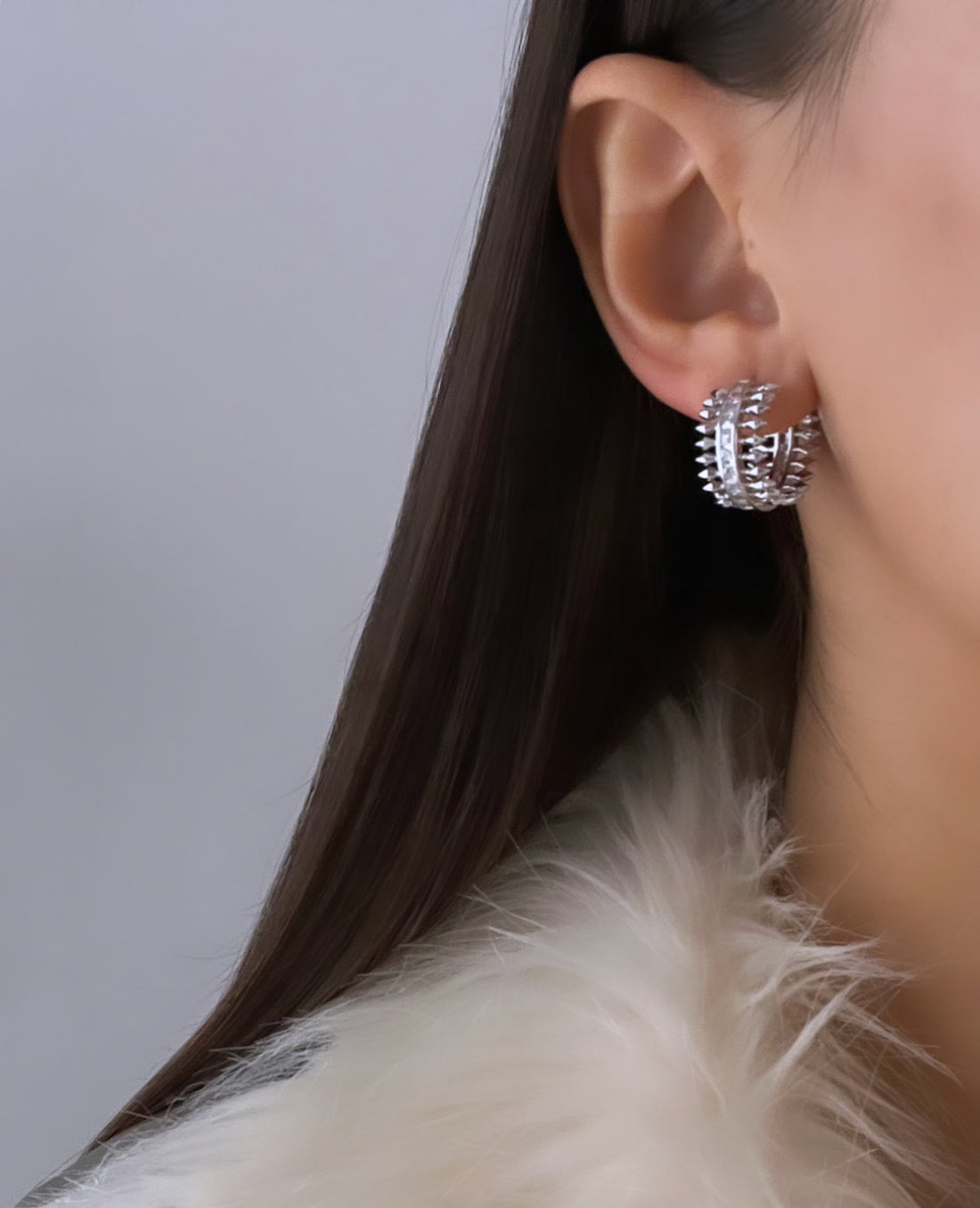 İTHAL OK DETAYLI SİLVER HALKA KÜPE