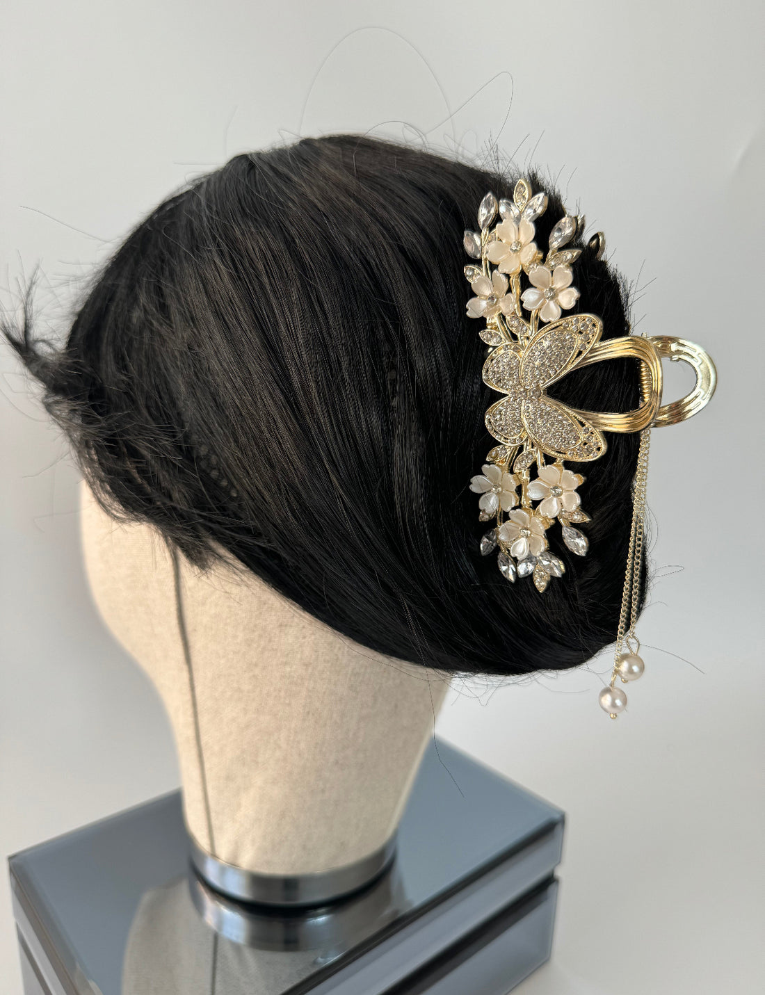 İTHAL KREM ÇİÇEK DETAYLI GOLD METAL MANDAL TOKA