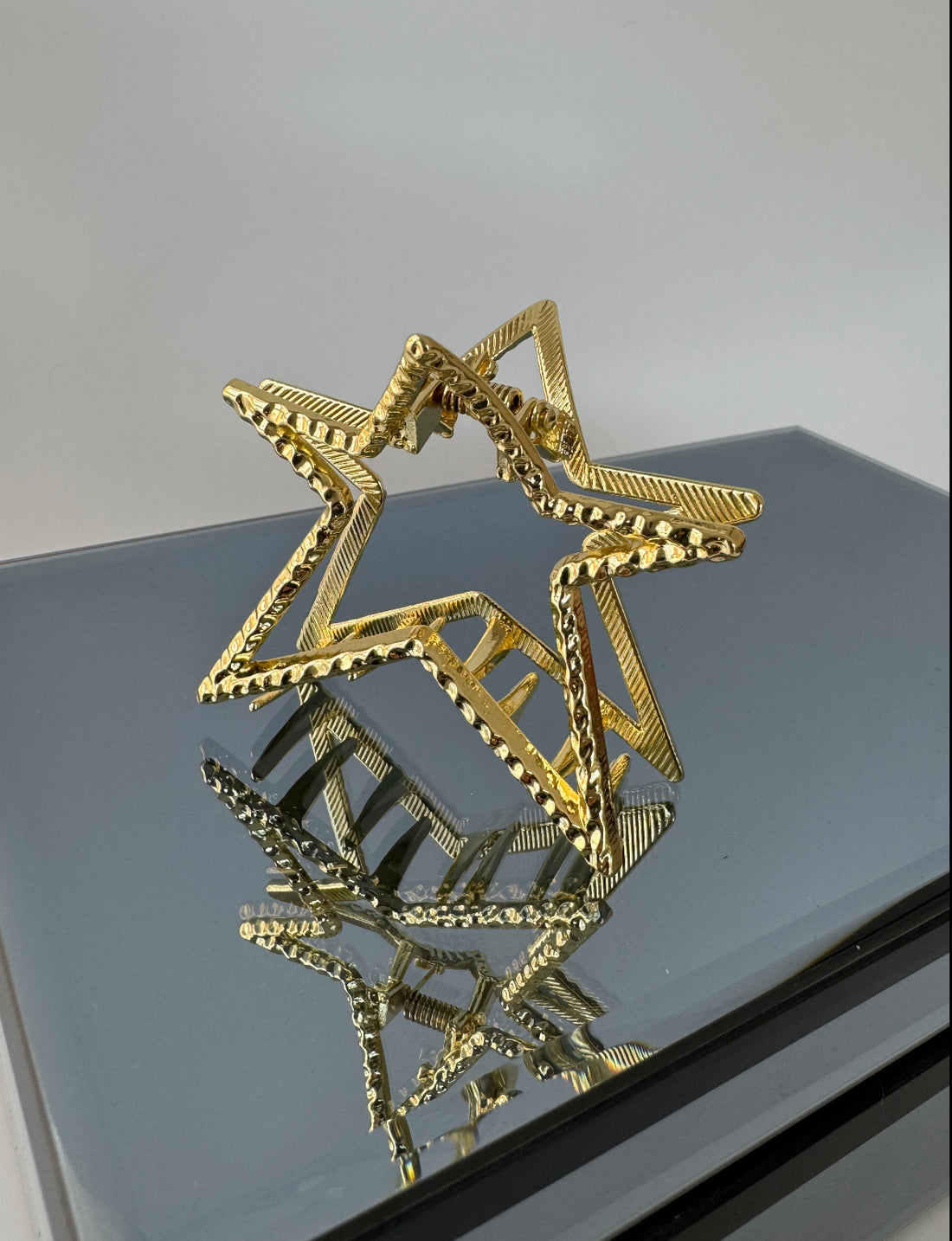 İTHAL YILDIZ DETAYLI GOLD METAL MANDAL TOKA