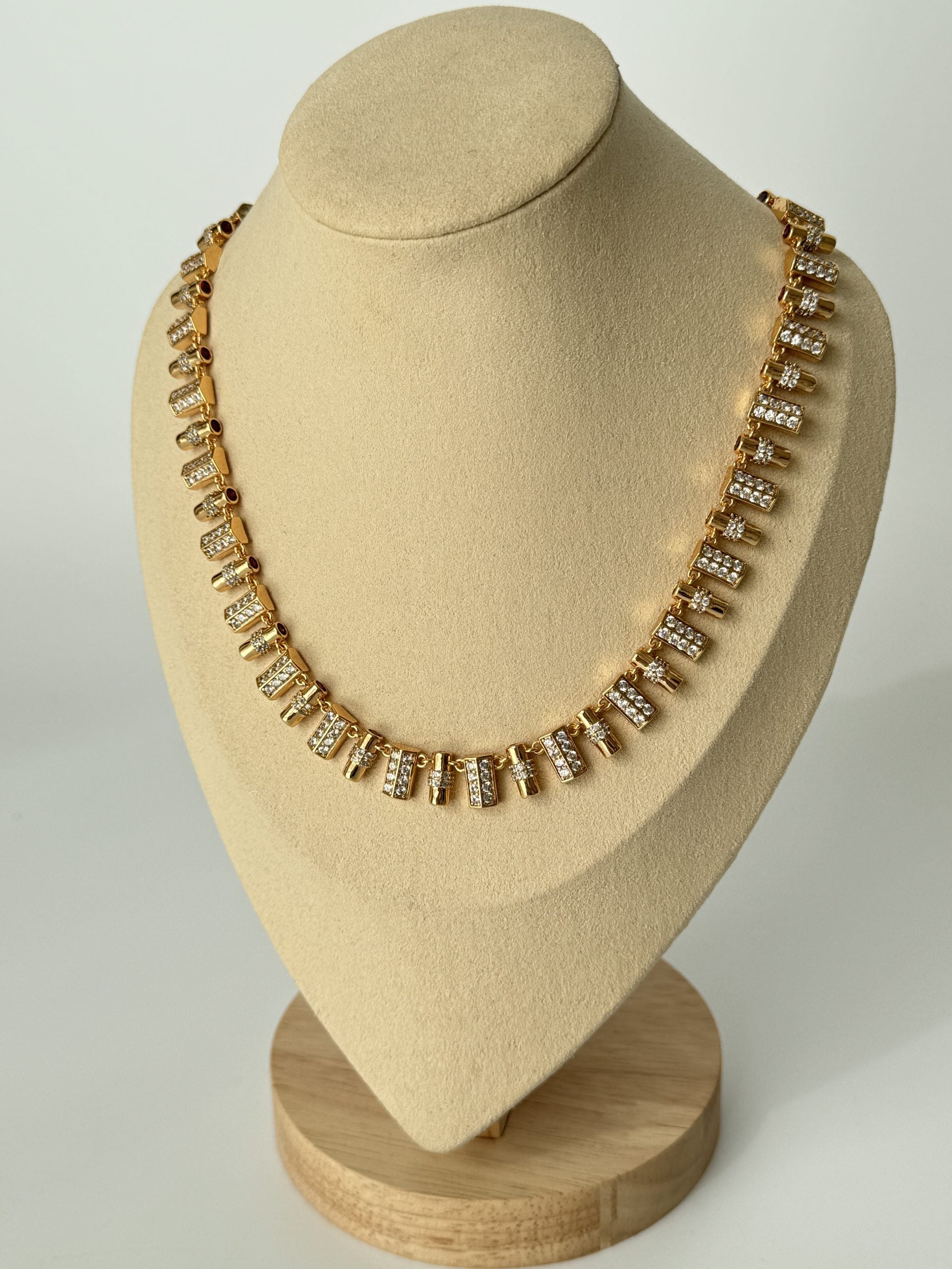 İTHAL BAGET KESİM TAŞLI GOLD KOLYE